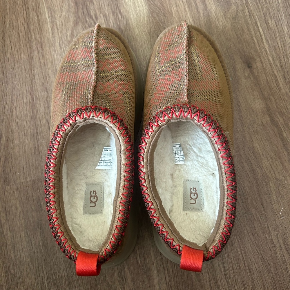 UGG Women’s Tazz Heritage Edition